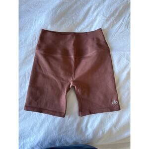 Alo chestnut favorite shorts